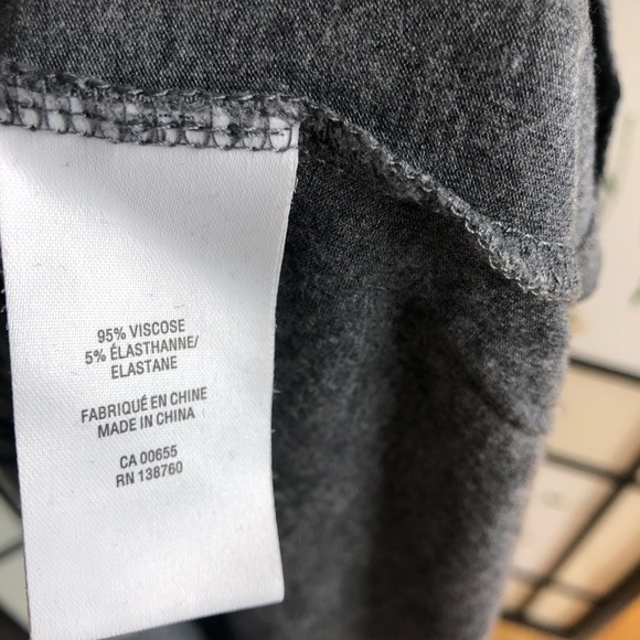 Reitman’s | Women’s Oversized V-Neck T-Shirt. Monochrome Lys Prints. Size Small. - Picture 6 of 6